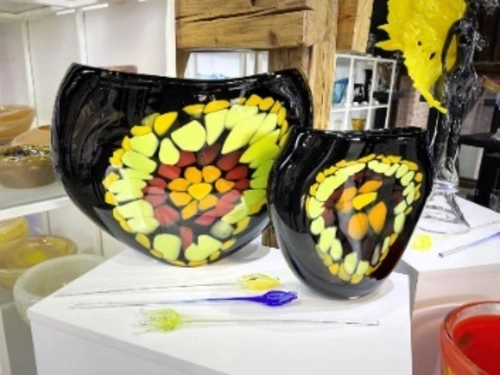 NOVOROČNÝ BAZÁR UŽITOČNÝCH A PRAKTICKÝCH PREDMETOV alebo PRE VLASTNÍKOV NEPOUŽITEĽNÝCH VIANOČNÝCH DARČEKOV