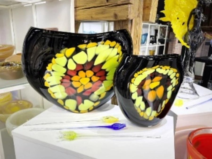 NOVOROČNÝ BAZÁR UŽITOČNÝCH A PRAKTICKÝCH PREDMETOV alebo PRE VLASTNÍKOV NEPOUŽITEĽNÝCH VIANOČNÝCH DARČEKOV