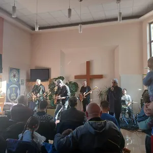 CHVÁLY S KAPELOU TIMOTHY